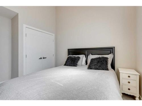 917 35 Street Nw, Calgary, AB - Indoor Photo Showing Bedroom