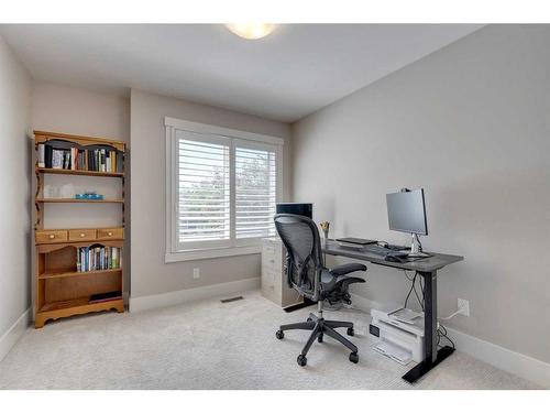 917 35 Street Nw, Calgary, AB - Indoor Photo Showing Office