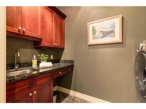 31-1359 69 Street Sw, Calgary, AB - Indoor Photo Showing Laundry Room