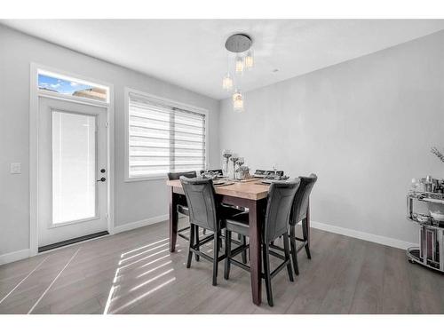 206 Lucas Terrace Nw, Calgary, AB - Indoor Photo Showing Dining Room