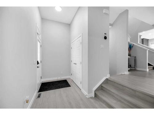 206 Lucas Terrace Nw, Calgary, AB - Indoor Photo Showing Other Room