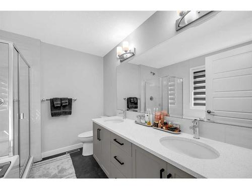 206 Lucas Terrace Nw, Calgary, AB - Indoor Photo Showing Bathroom