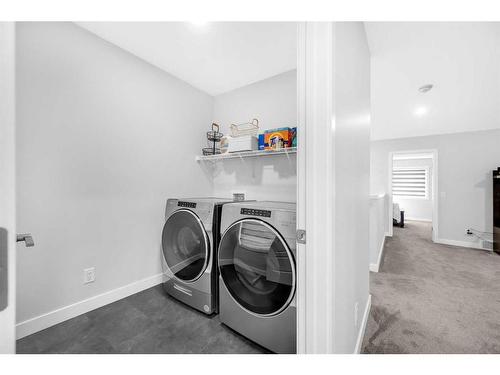 206 Lucas Terrace Nw, Calgary, AB - Indoor Photo Showing Laundry Room