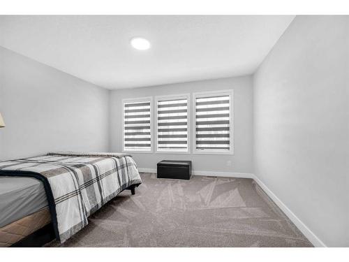 206 Lucas Terrace Nw, Calgary, AB - Indoor Photo Showing Bedroom