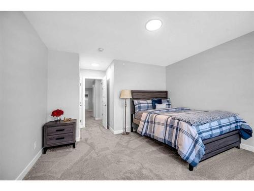 206 Lucas Terrace Nw, Calgary, AB - Indoor Photo Showing Bedroom