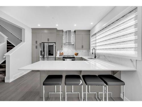 206 Lucas Terrace Nw, Calgary, AB - Indoor Photo Showing Kitchen With Upgraded Kitchen