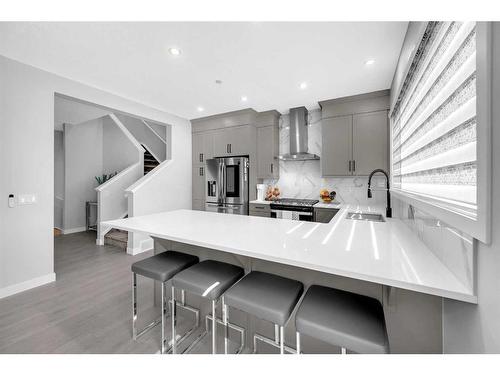 206 Lucas Terrace Nw, Calgary, AB - Indoor Photo Showing Kitchen With Upgraded Kitchen
