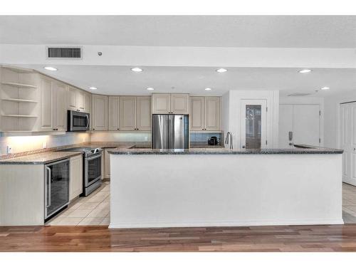701-837 2 Avenue Sw, Calgary, AB - Indoor Photo Showing Kitchen With Upgraded Kitchen