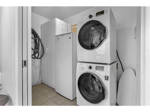 701-837 2 Avenue Sw, Calgary, AB - Indoor Photo Showing Laundry Room