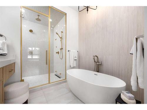 56 Lissington Drive Sw, Calgary, AB - Indoor Photo Showing Bathroom