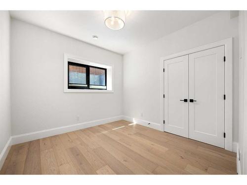 56 Lissington Drive Sw, Calgary, AB - Indoor Photo Showing Other Room