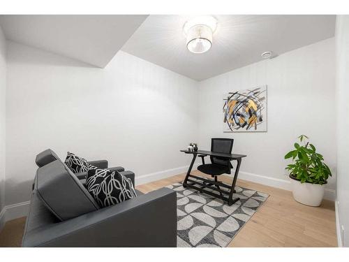 56 Lissington Drive Sw, Calgary, AB - Indoor Photo Showing Other Room