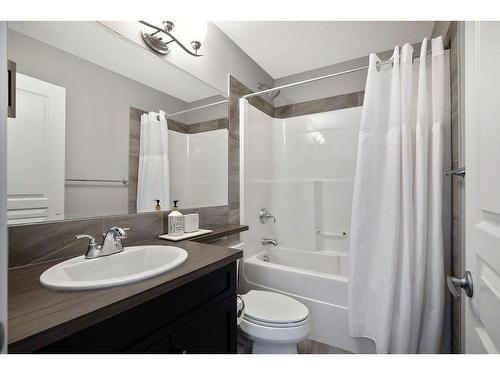 72 Nolanlake Point Nw, Calgary, AB - Indoor Photo Showing Bathroom