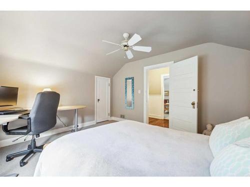 3815 6 Street Sw, Calgary, AB - Indoor Photo Showing Bedroom