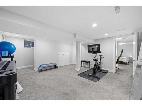 621 18 Avenue Nw, Calgary, AB - Indoor Photo Showing Gym Room