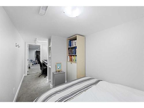 621 18 Avenue Nw, Calgary, AB - Indoor Photo Showing Bedroom