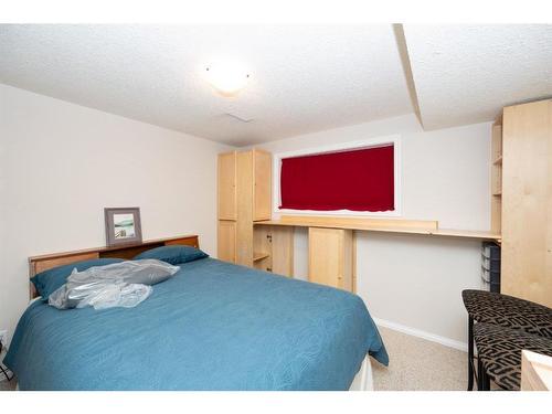 136 Silver Ridge Close Nw, Calgary, AB - Indoor Photo Showing Bedroom