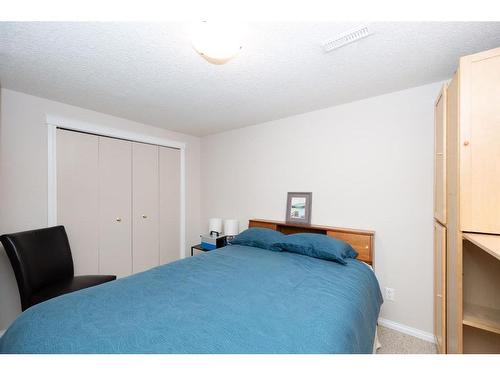 136 Silver Ridge Close Nw, Calgary, AB - Indoor Photo Showing Bedroom