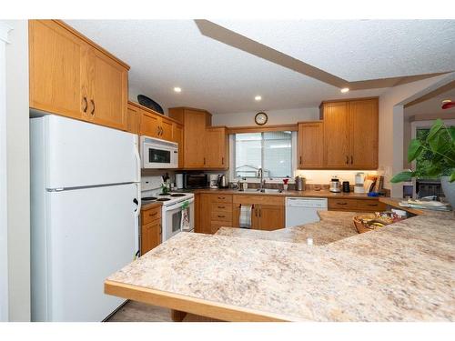 136 Silver Ridge Close Nw, Calgary, AB - Indoor Photo Showing Kitchen With Double Sink