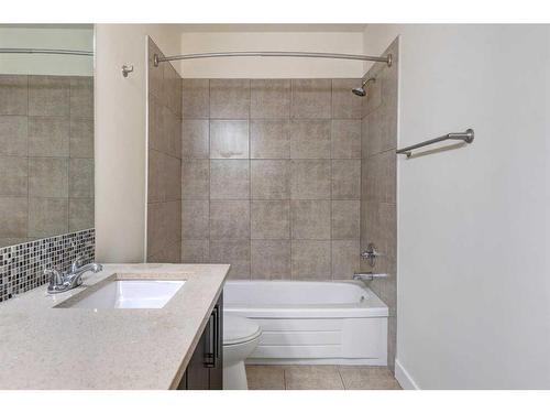 537-10120 Brookpark Boulevard Sw, Calgary, AB - Indoor Photo Showing Bathroom