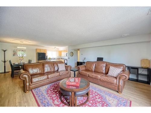 712-1540 29 Street Nw, Calgary, AB - Indoor Photo Showing Living Room