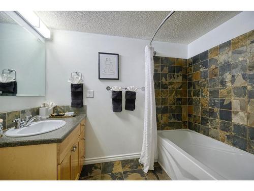 712-1540 29 Street Nw, Calgary, AB - Indoor Photo Showing Bathroom