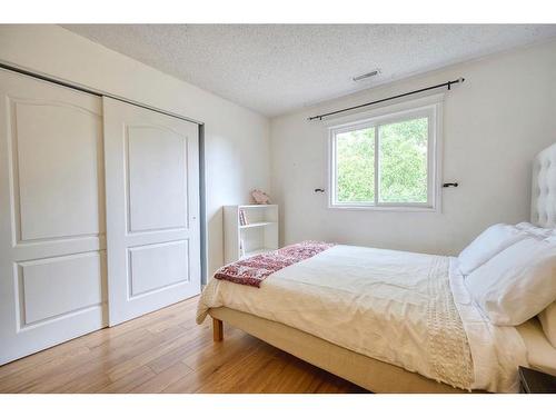 712-1540 29 Street Nw, Calgary, AB - Indoor Photo Showing Bedroom