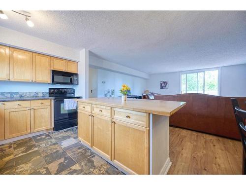 712-1540 29 Street Nw, Calgary, AB - Indoor Photo Showing Kitchen