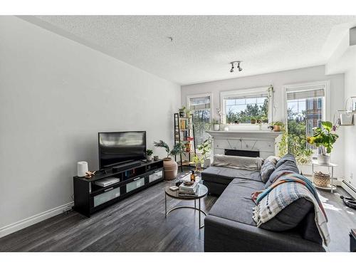 311-2411 Erlton Road Sw, Calgary, AB - Indoor Photo Showing Living Room With Fireplace