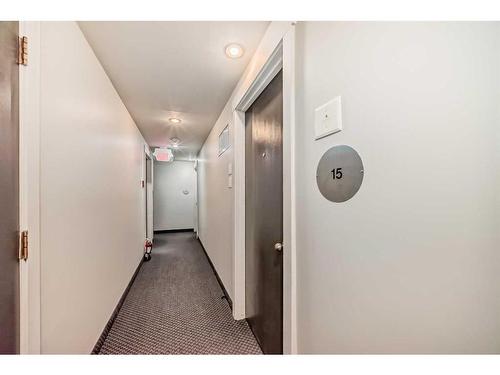 15-1230 Cameron Avenue Sw, Calgary, AB - Indoor Photo Showing Other Room