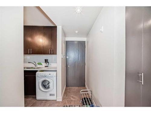 15-1230 Cameron Avenue Sw, Calgary, AB - Indoor Photo Showing Laundry Room