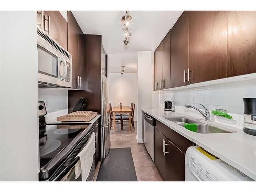 15-1230 Cameron Avenue Sw, Calgary, AB - Indoor Photo Showing Kitchen With Double Sink