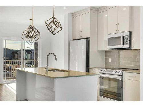 8831 48 Street Ne, Calgary, AB - Indoor Photo Showing Kitchen With Upgraded Kitchen