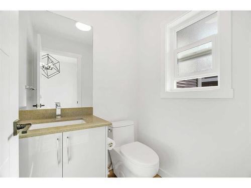 8831 48 Street Ne, Calgary, AB - Indoor Photo Showing Bathroom