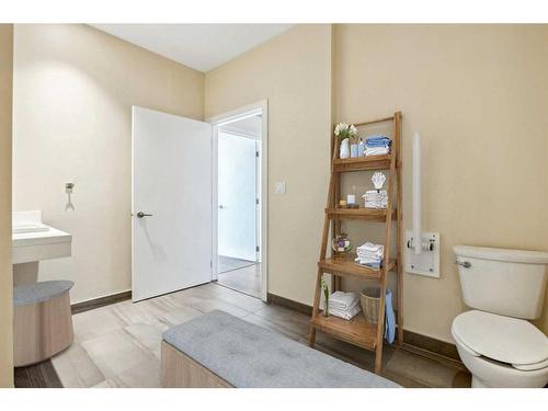 408-2505 17 Avenue Sw, Calgary, AB - Indoor Photo Showing Bathroom