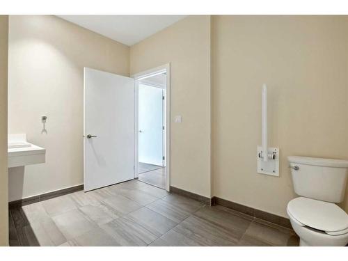 408-2505 17 Avenue Sw, Calgary, AB - Indoor Photo Showing Bathroom