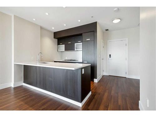 408-2505 17 Avenue Sw, Calgary, AB - Indoor Photo Showing Kitchen