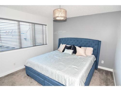 222 148 Avenue Nw, Calgary, AB - Indoor Photo Showing Bedroom