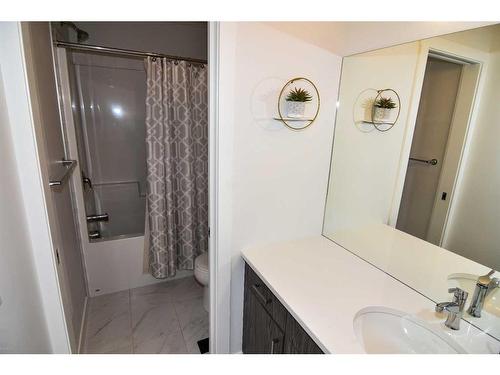 222 148 Avenue Nw, Calgary, AB - Indoor Photo Showing Bathroom
