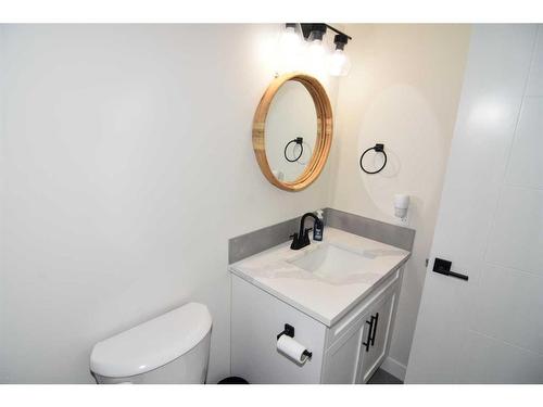 222 148 Avenue Nw, Calgary, AB - Indoor Photo Showing Bathroom