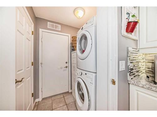 31-5616 14 Avenue Sw, Calgary, AB - Indoor Photo Showing Laundry Room