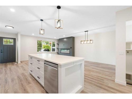 5731 Dalhousie Drive Nw, Calgary, AB - Indoor Photo Showing Kitchen With Double Sink With Upgraded Kitchen