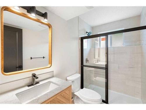 5731 Dalhousie Drive Nw, Calgary, AB - Indoor Photo Showing Bathroom