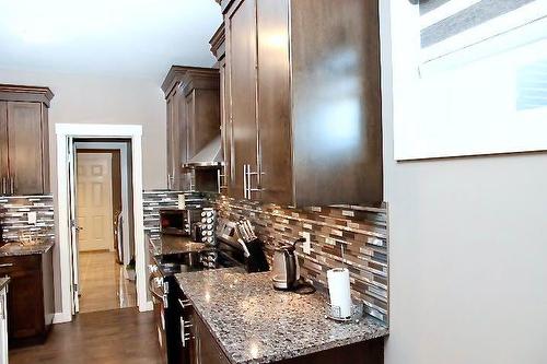 121 Lalor Drive Se, Red Deer, AB - Indoor Photo Showing Kitchen