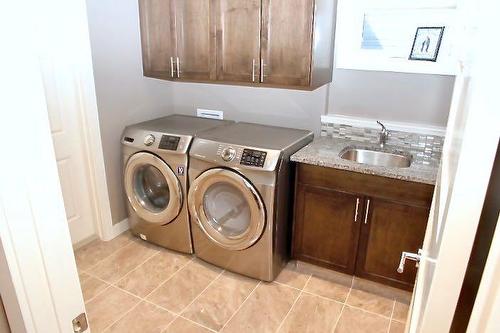 121 Lalor Drive Se, Red Deer, AB - Indoor Photo Showing Laundry Room