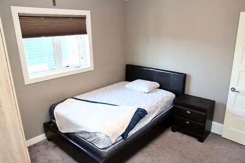 121 Lalor Drive Se, Red Deer, AB - Indoor Photo Showing Bedroom