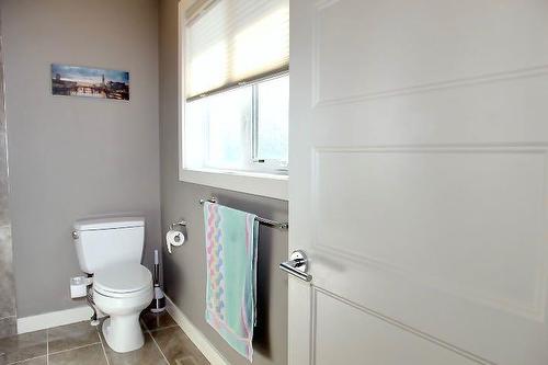 121 Lalor Drive Se, Red Deer, AB - Indoor Photo Showing Bathroom