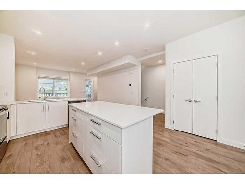 503-14225 1 Street Nw, Calgary, AB - Indoor Photo Showing Kitchen