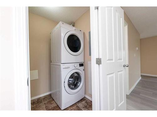 417-7130 80 Avenue Ne, Calgary, AB - Indoor Photo Showing Laundry Room