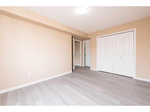 417-7130 80 Avenue Ne, Calgary, AB - Indoor Photo Showing Other Room